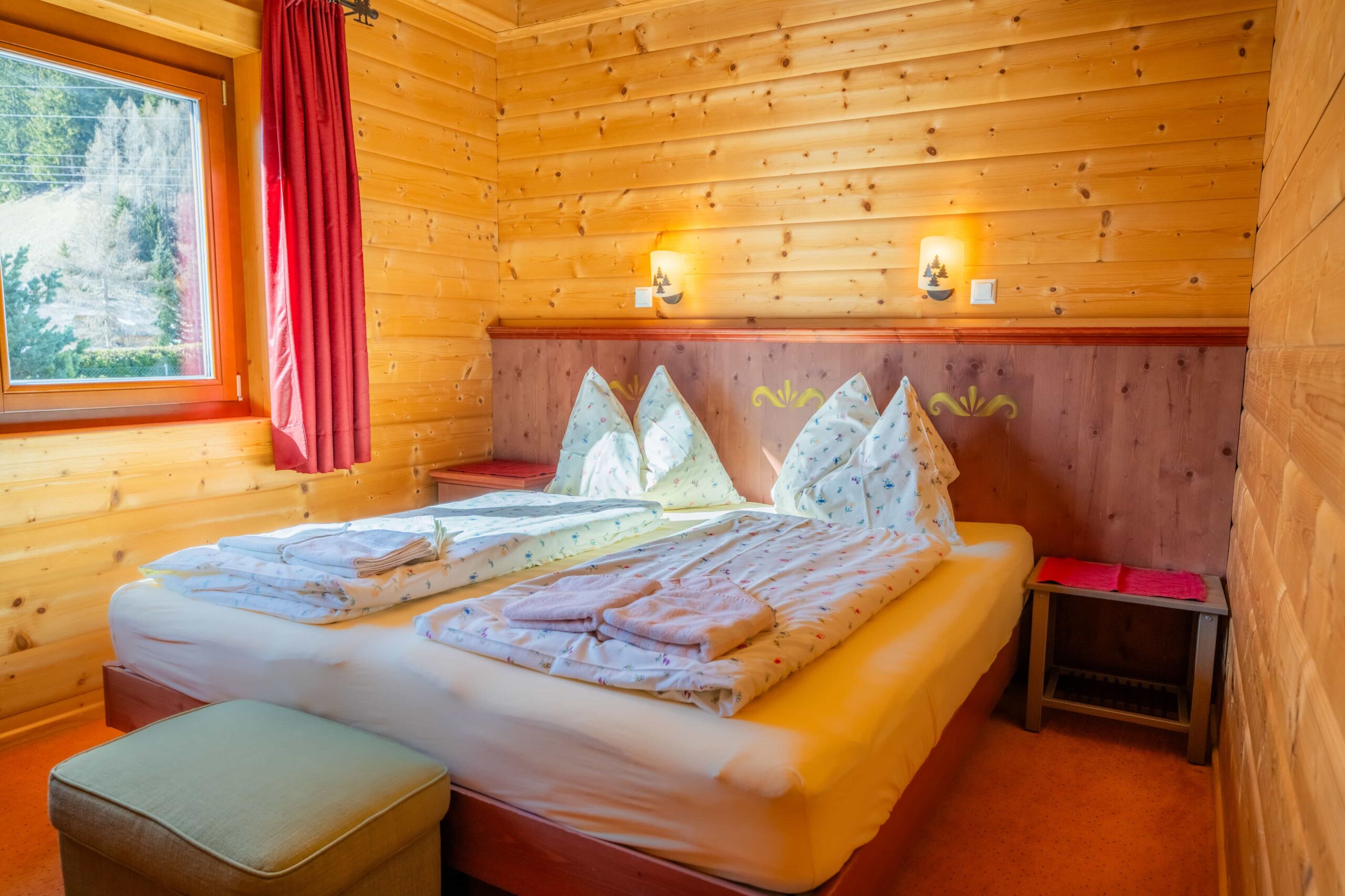 Red Room in the holiday house in St. Anton